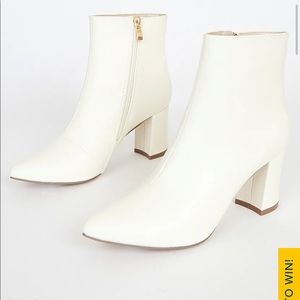 Lulus Sarai Off White Pointed Toe Boot- womens 10